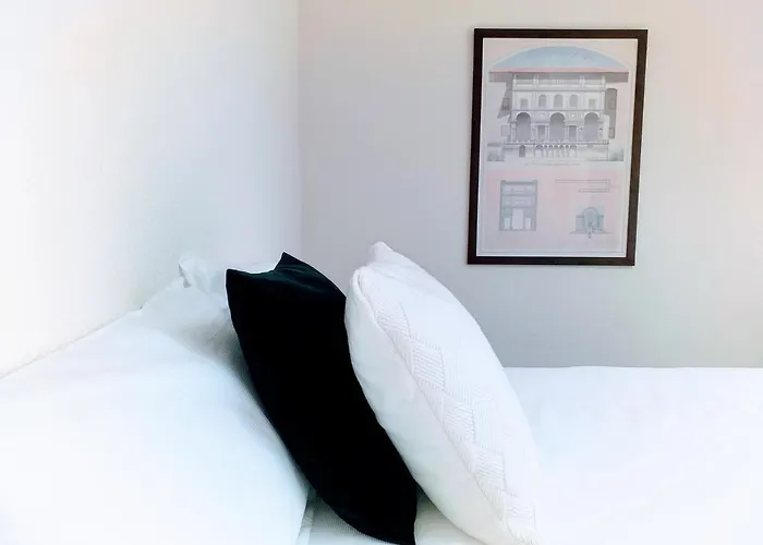 Large With Large And Sunny Terrace - Garden , Center شقة *