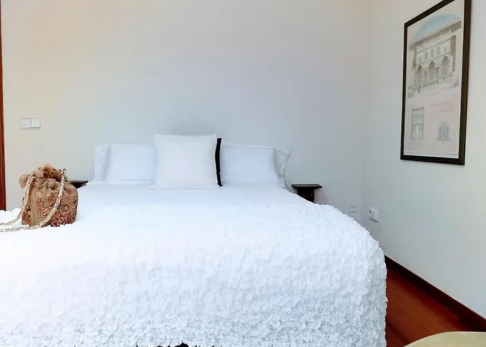 Large With Large And Sunny Terrace - Garden , Center * لقنت